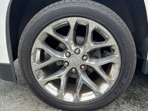 Used 2019 Cadillac Escalade ESV Premium Luxury AWD/4WD image 17