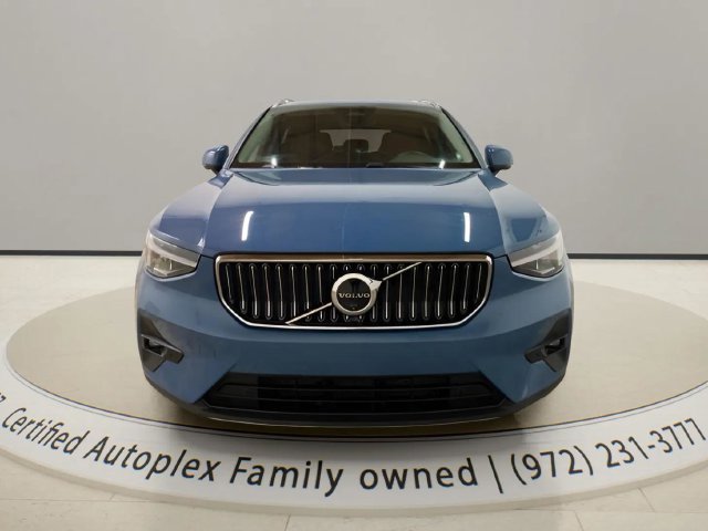 Used 2025 Volvo XC40 B5 Plus AWD/4WD image 8