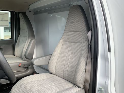 New 2025 GMC Savana 3500 w/ Power Convenience Package image 28