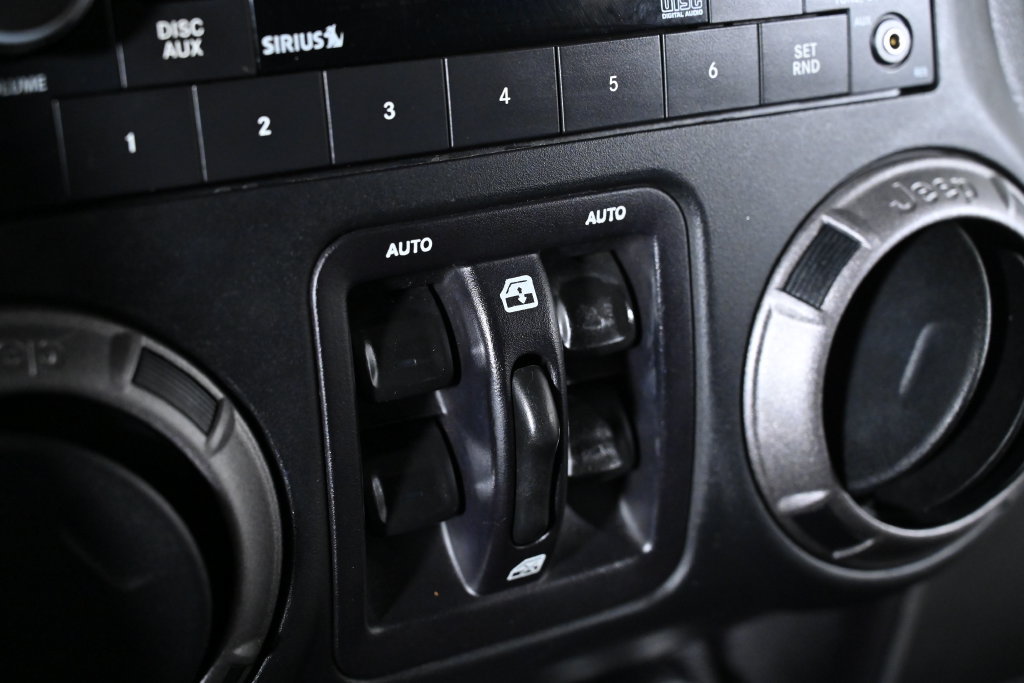 Used 2018 Jeep Wrangler Unlimited Sport S AWD/4WD image 17
