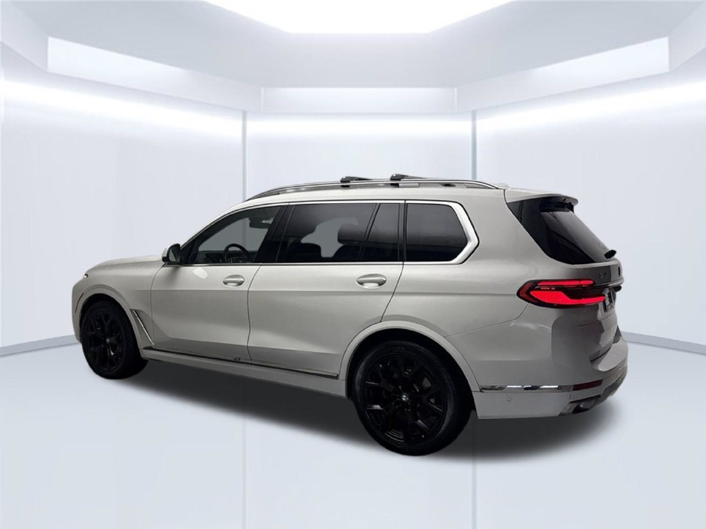 Used 2025 BMW X7 xDrive40i w/ Climate Comfort Package AWD/4WD image 3