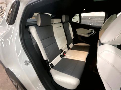 Used 2025 BMW X2 xDrive28i w/ Technology Package image 29