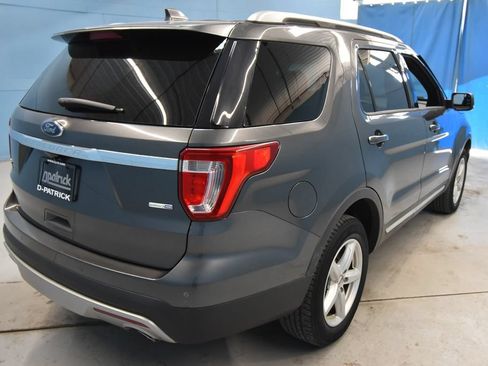 Used 2017 Ford Explorer XLT AWD/4WD image 36