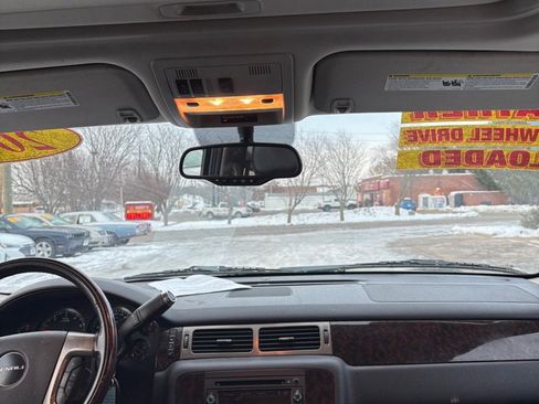 Used 2011 GMC Yukon Denali image 16