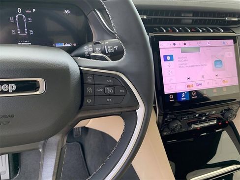 New 2025 Jeep Grand Cherokee L Limited w/ Luxury Tech Group II image 38