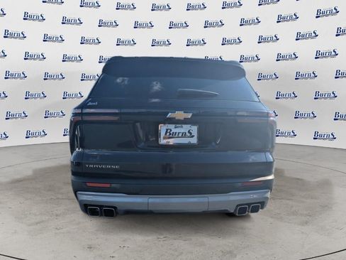 Used 2026 Chevrolet Traverse LT FWD image 4