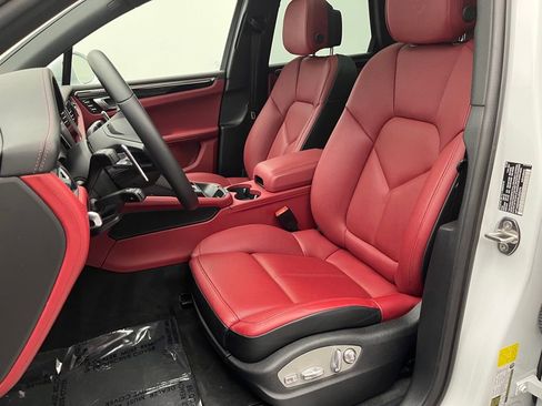 Used 2024 Porsche Macan S image 5