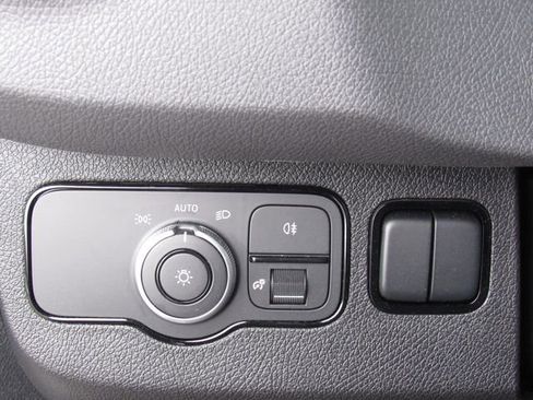 Used 2025 Mercedes-Benz Sprinter 2500 image 33