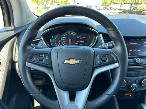 Used 2020 Chevrolet Trax LT w/ Driver Confidence Package AWD/4WD image 31