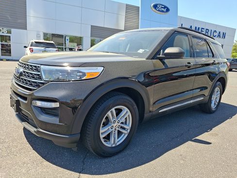Certified 2024 Ford Explorer XLT w/ Equipment Group 202A AWD/4WD image 5