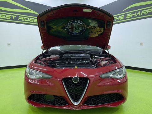 Used 2017 Alfa Romeo Giulia AWD image 4