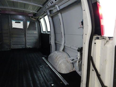 Used 2018 Chevrolet Express 2500 w/ Driver Convenience Package RWD image 16