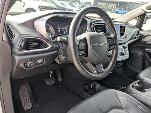 Used 2020 Chrysler Pacifica Touring-L Plus FWD image 10