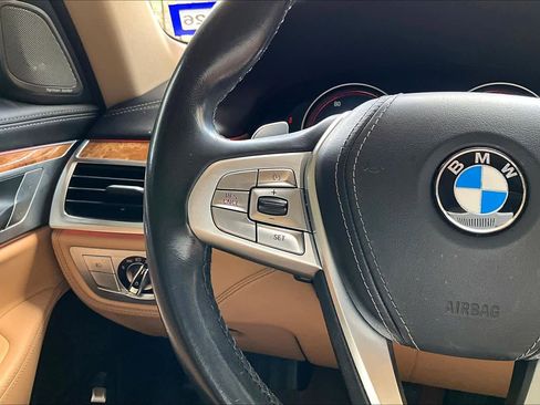 Used 2018 BMW 740i image 24