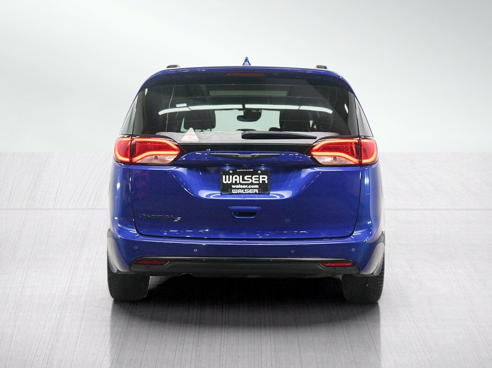 Used 2019 Chrysler Pacifica Touring-L Plus w/ Advanced Safetytec Group FWD image 4