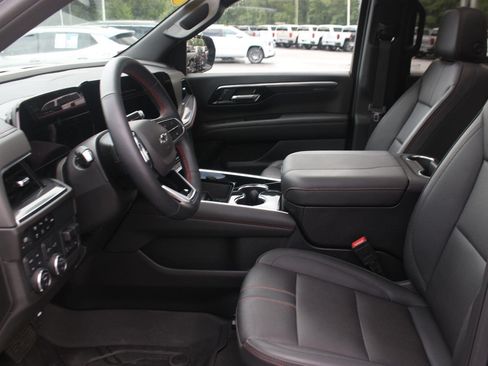 Used 2025 Chevrolet Suburban RST w/ RST Capability Package AWD/4WD image 17