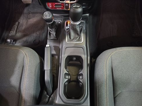 Used 2024 Jeep Wrangler Unlimited Sport AWD/4WD image 21