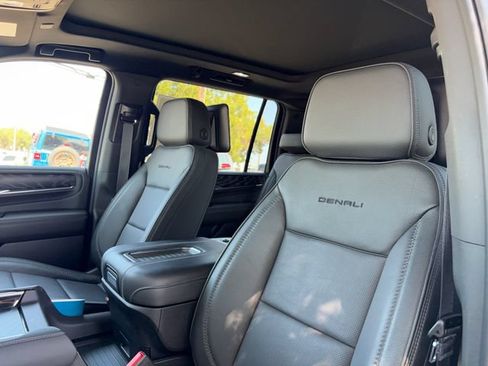 Used 2023 GMC Yukon XL Denali w/ Denali Reserve Package AWD/4WD image 10