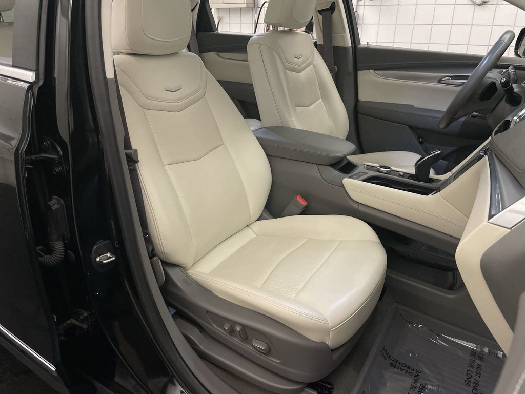 Used 2021 Cadillac XT5 Premium Luxury w/ LPO, Floor Liner Package FWD image 23