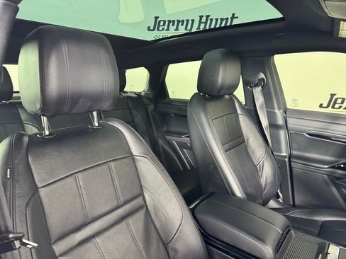 Used 2020 Land Rover Range Rover Evoque R-Dynamic SE image 34