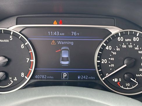 Used 2025 Nissan Altima 2.5 SV FWD image 14