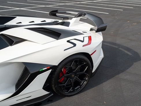 Used 2021 Lamborghini Aventador SVJ image 16