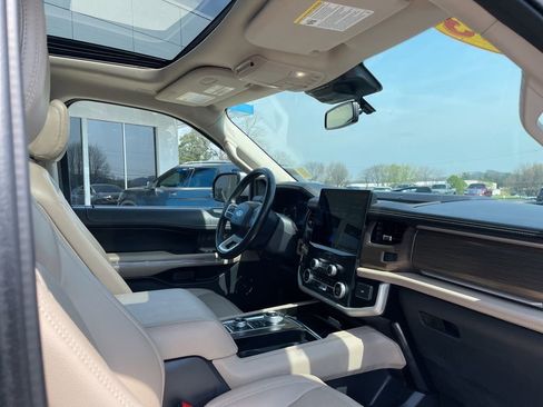 Used 2023 Ford Expedition Limited image 28