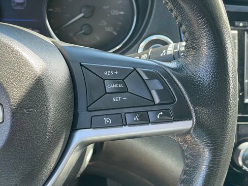 Used 2018 Nissan Rogue SV AWD/4WD image 20