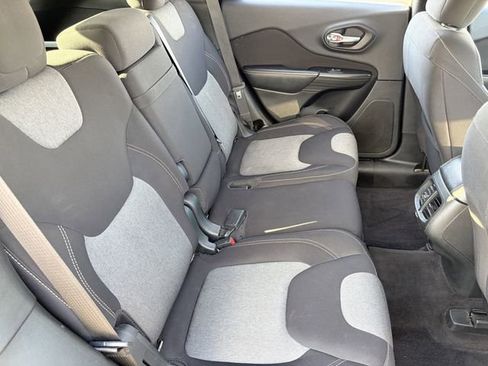 Used 2016 Jeep Cherokee Sport image 21