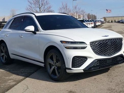 Used 2022 Genesis GV70 3.5T Sport w/ Sport Prestige Package image 2