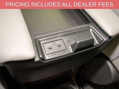 Certified 2025 Toyota Sienna XLE FWD image 8