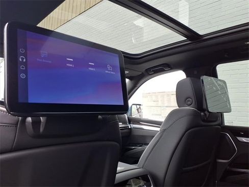 New 2026 Cadillac Escalade Luxury image 6