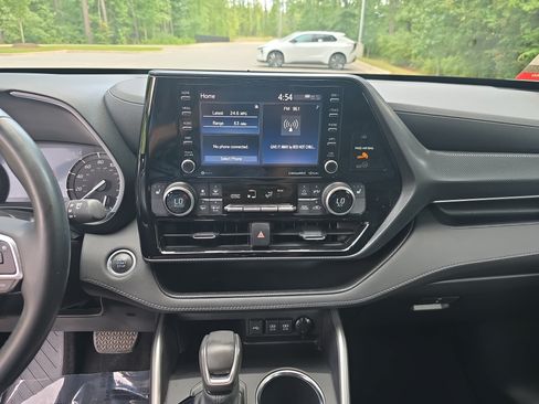Used 2021 Toyota Highlander XSE FWD image 22