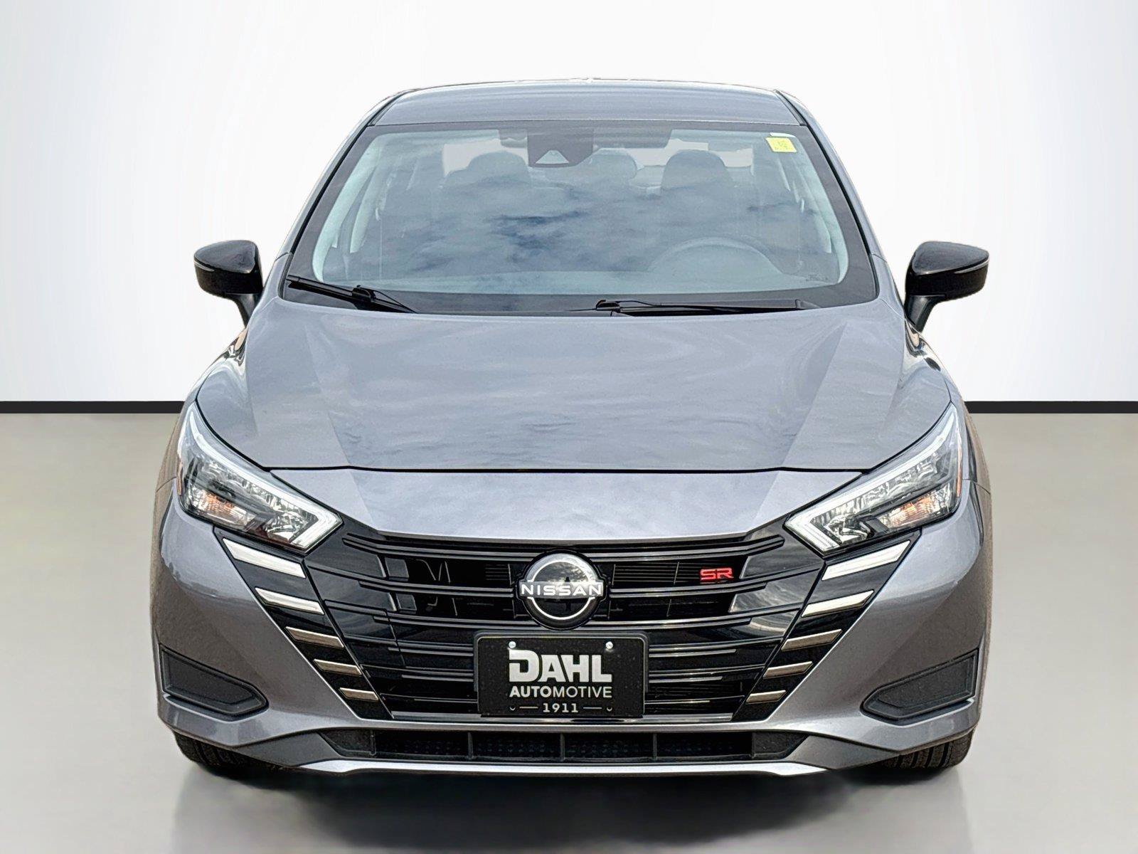 Used 2024 Nissan Versa SR FWD image 3