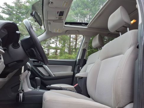 Used 2016 Subaru Forester 2.5i Premium w/ All-Weather Package AWD/4WD image 8