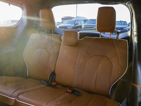 New 2026 Chrysler Pacifica Pinnacle image 21