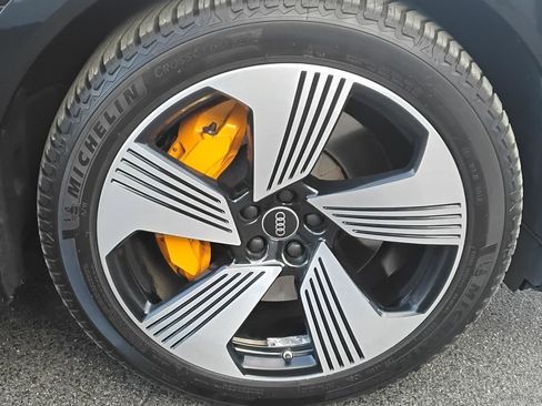 Used 2023 Audi e-tron Premium Plus w/ Premium Plus Package image 12