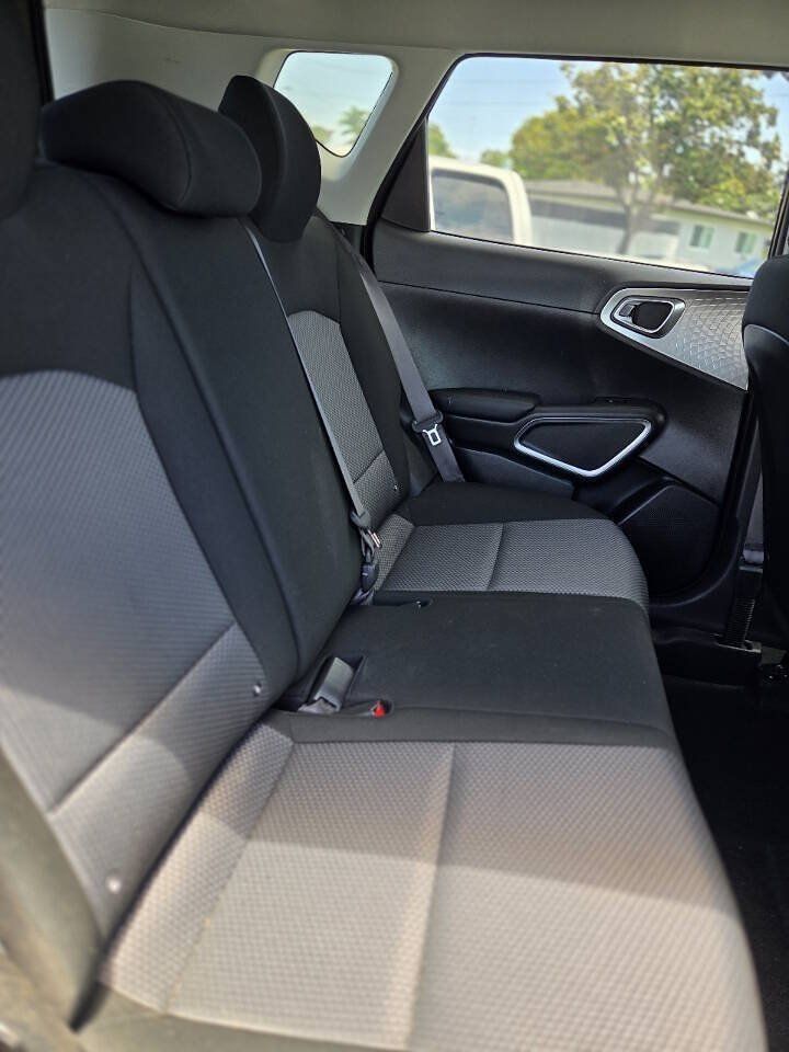 Used 2022 Kia Soul LX FWD image 19