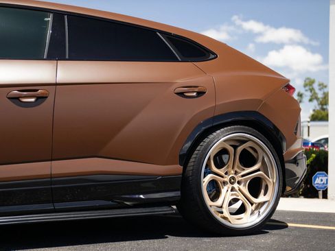 Used 2019 Lamborghini Urus AWD/4WD image 15
