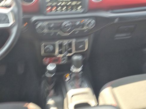 Used 2022 Jeep Wrangler Unlimited Rubicon AWD/4WD image 17