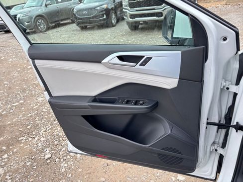 Used 2025 Volkswagen Taos SE image 20