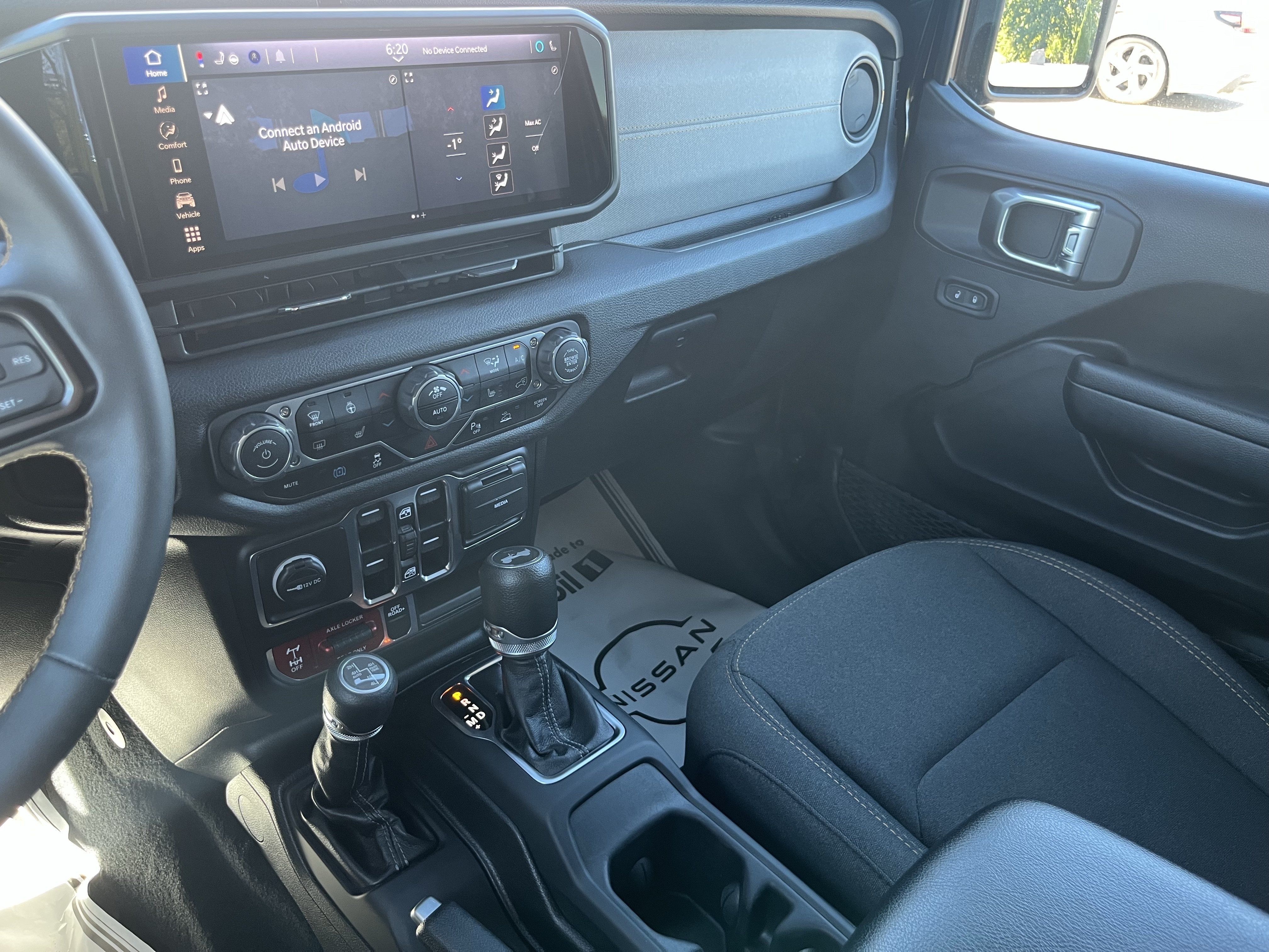 Used 2024 Jeep Wrangler Unlimited AWD/4WD image 25