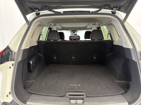 Used 2023 Nissan Rogue SV w/ SV Premium B Package FWD image 14