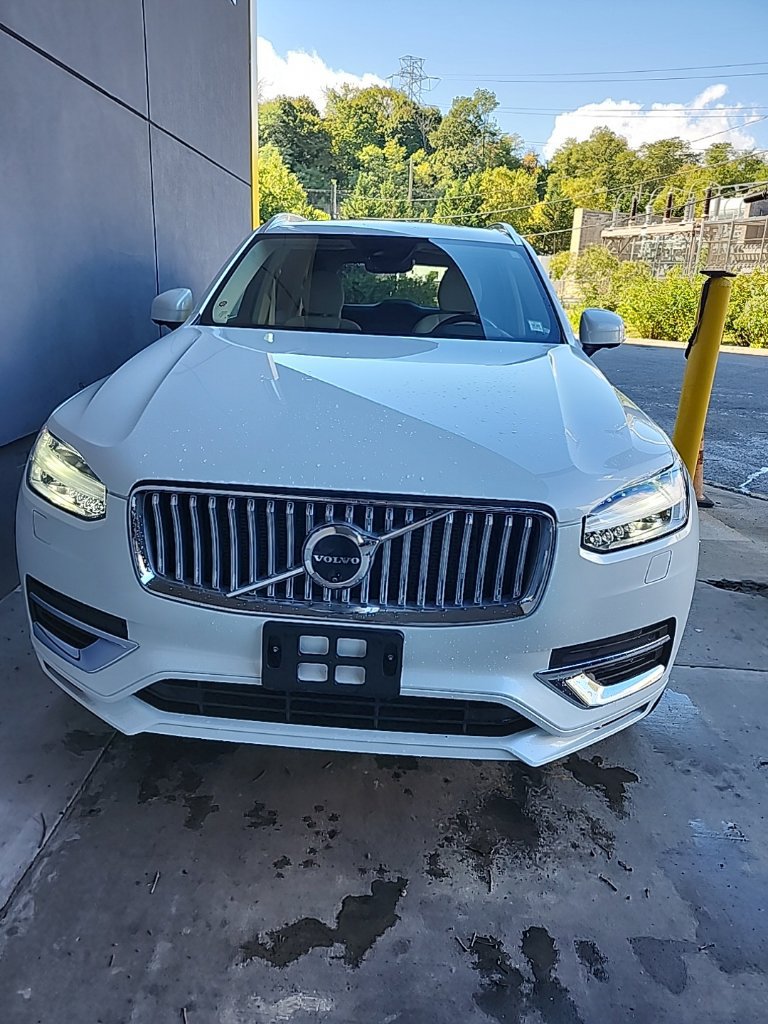 Used 2025 Volvo XC90 T8 Plus w/ Protection Package Premier AWD/4WD image 1