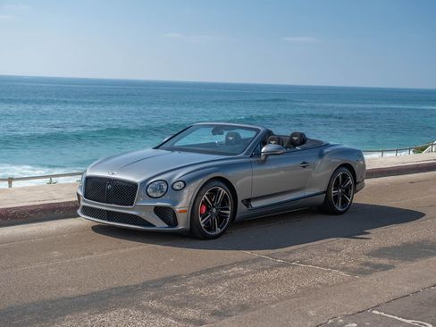 Used 2020 Bentley Continental GT image 1