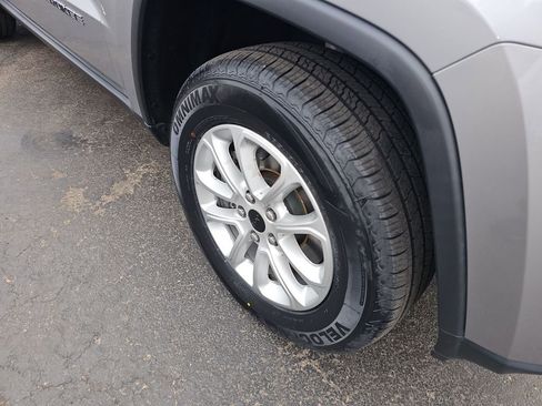 Used 2021 Jeep Grand Cherokee Laredo image 12