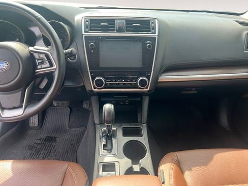 Used 2018 Subaru Outback 2.5i Touring w/ Popular Package #3 AWD/4WD image 11
