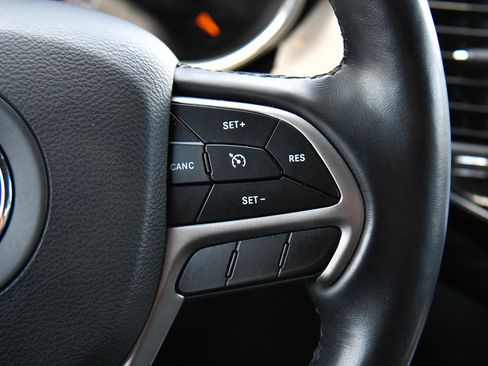Used 2022 Jeep Grand Cherokee Laredo X AWD/4WD image 33