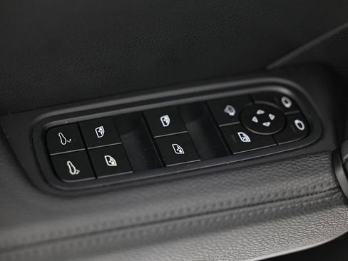 Used 2024 Porsche Cayenne Coupe AWD/4WD image 20