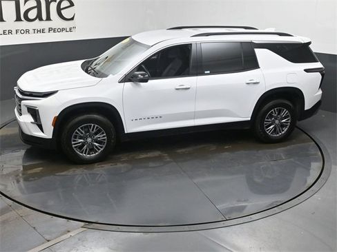 Used 2025 Chevrolet Traverse LT image 56